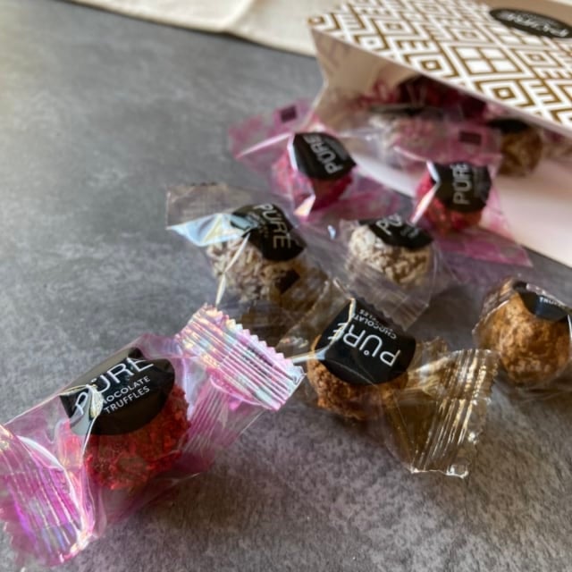 個包装された成城石井ピュア社トリュフアソート