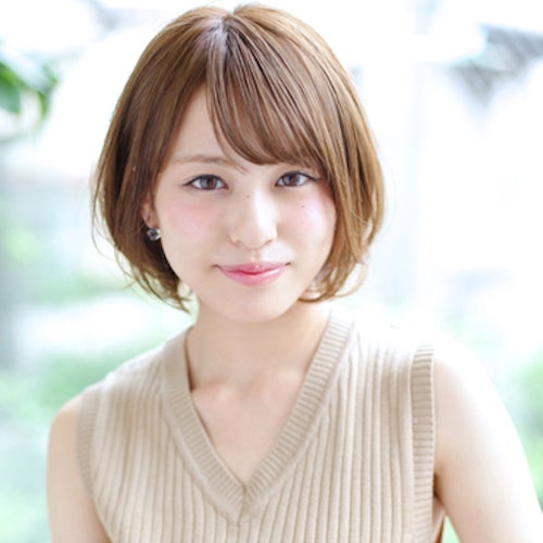 ひし形ボブで小顔見えが叶う 丸顔さんに似合う大人ヘアスタイルをご紹介 モデルプレス