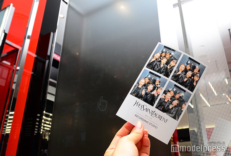 イヴ・サンローラン ボーテのフォトブースで撮影した写真はそのままプレゼント（C）モデルプレス