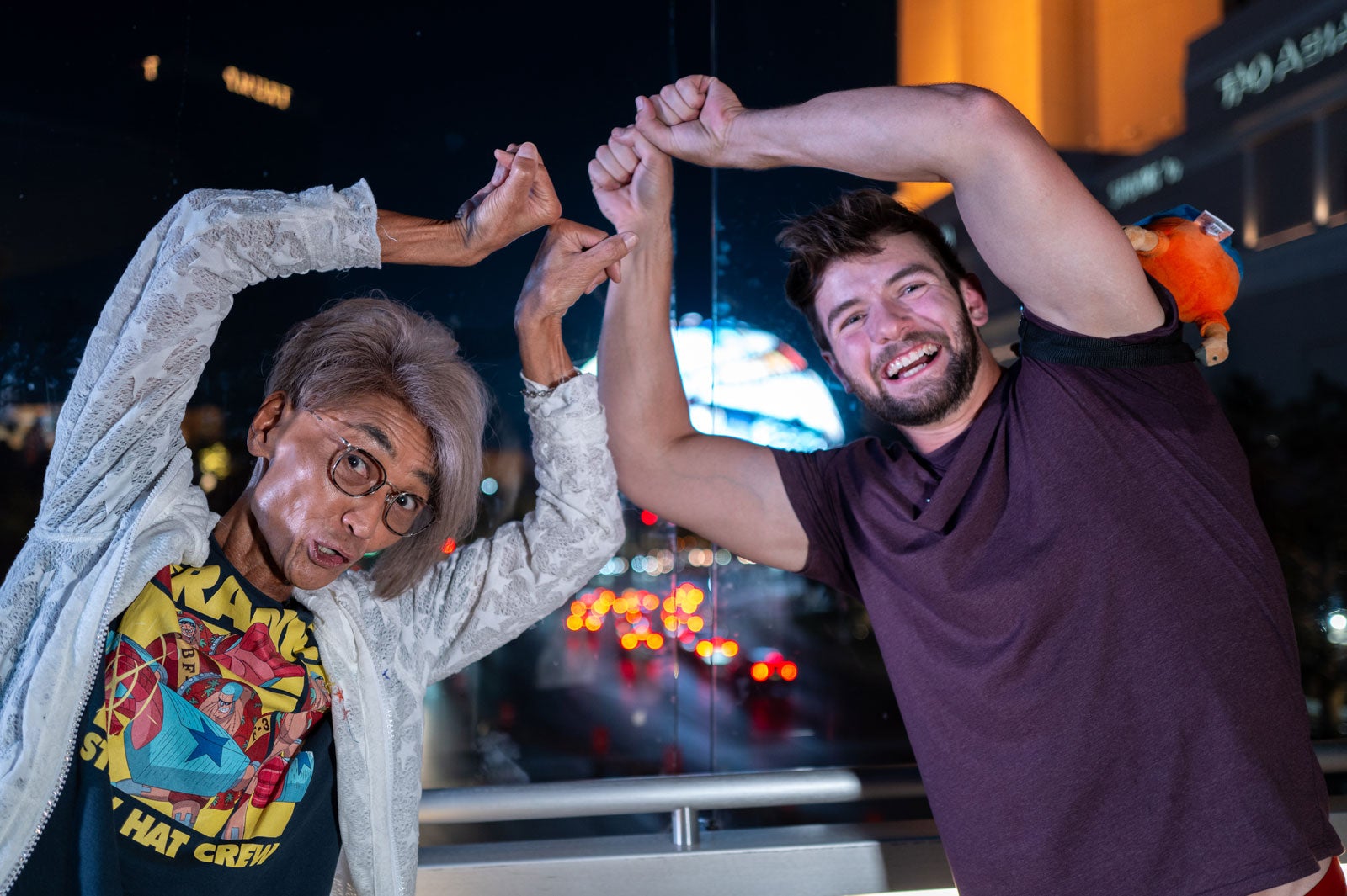 （左）矢尾一樹（提供写真）