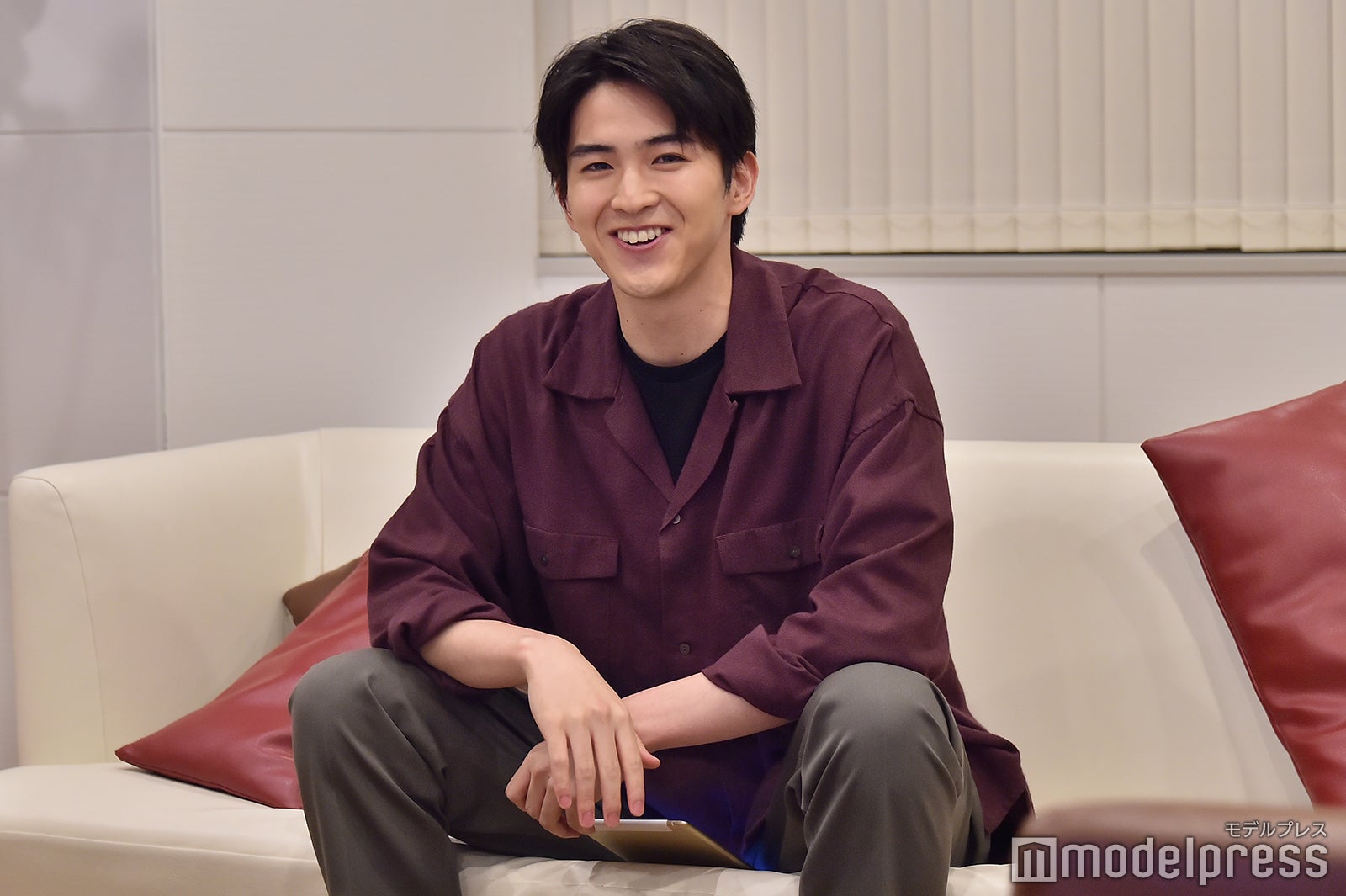 生配信に緊張の様子の甲斐翔真（C）モデルプレス