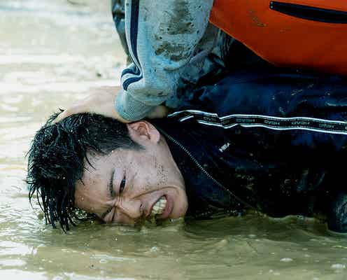 佐藤健「ふざけんな」と叫ぶ迫力シーンのメイキング映像&場面写真解禁<護られなかった者たちへ>