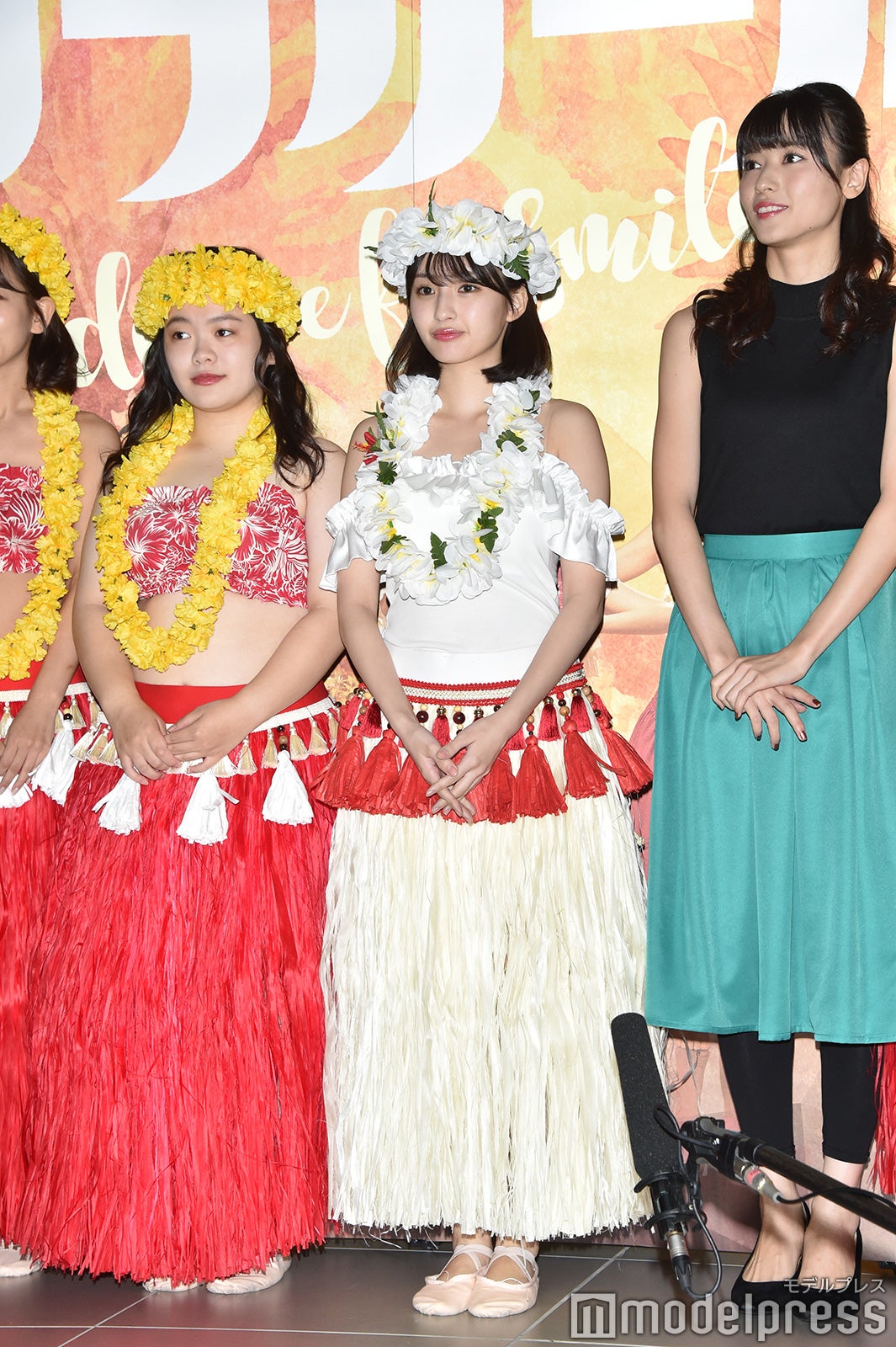 （左から）富田望生、井上小百合、矢島舞美（C）モデルプレス