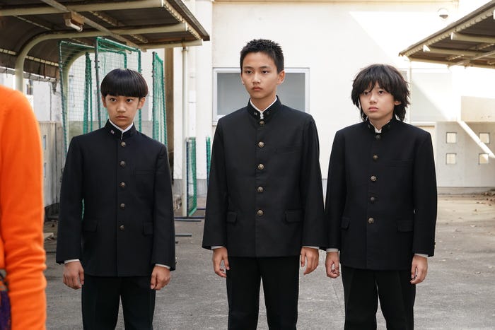 内田煌音、大角英夫、青木奏(C)フジテレビ