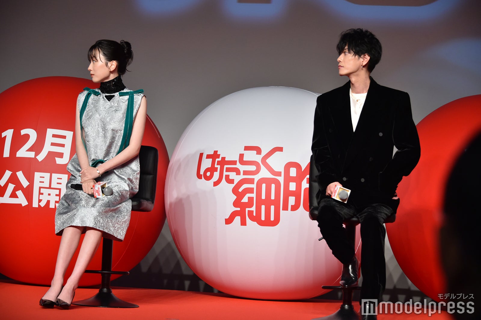 永野芽郁、佐藤健（C）モデルプレス