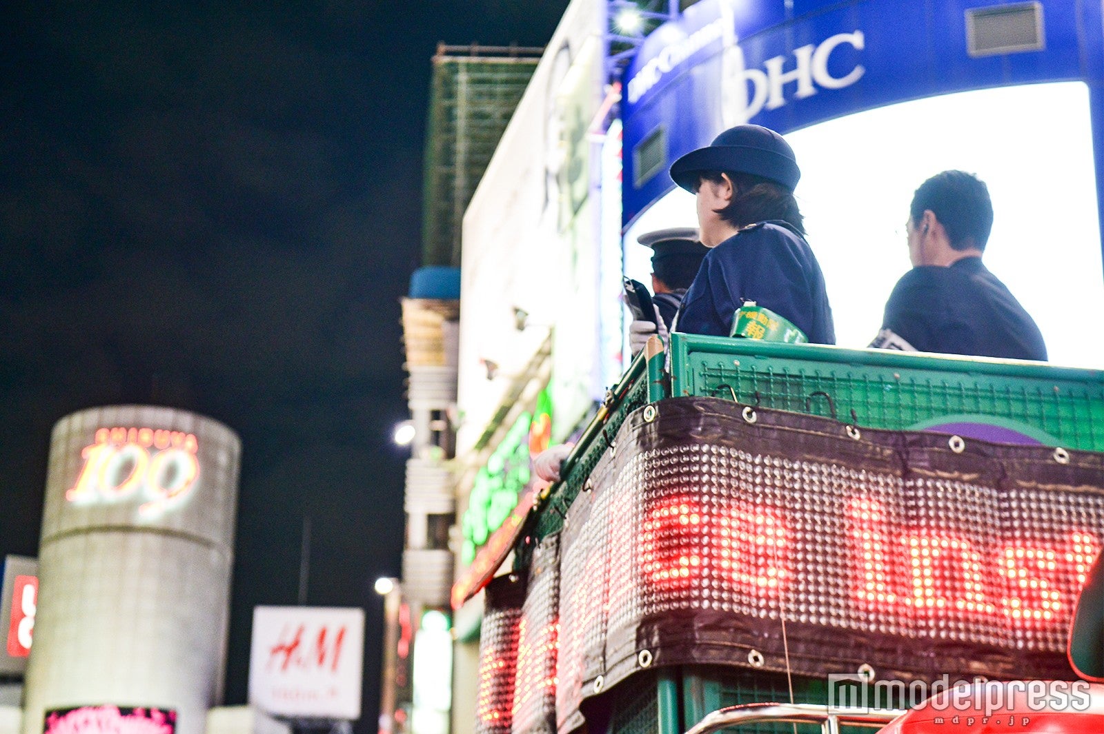 歩行者へ注意喚起 （C）モデルプレス