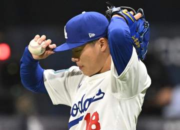山本由伸がまさか マチャドに先制2ラン被弾 チャレンジで四球判定に覆った直後、悪夢の一発 強烈なピッチャー返しが足元襲うシーンも