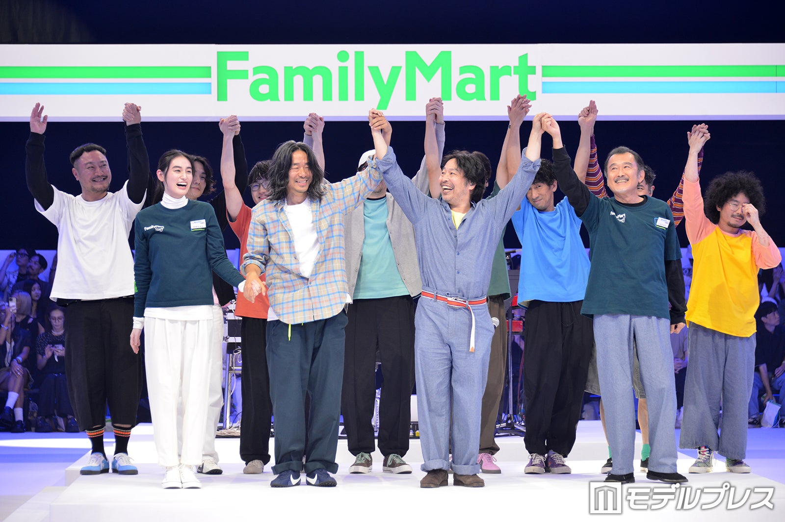 吉田鋼太郎＆八木莉可子「ファミフェス」ショーに出演 千葉雄喜、曽我部恵一は名曲生歌唱