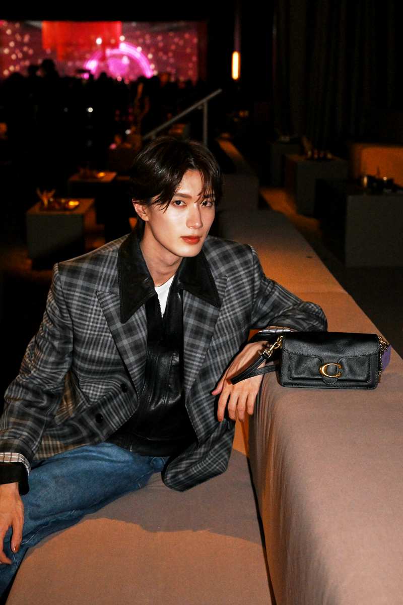 M!LK・山中柔太朗、テーラード×ワイドデニムのダンクラシックな装い 「COACH」ショーに「すごく刺激的」