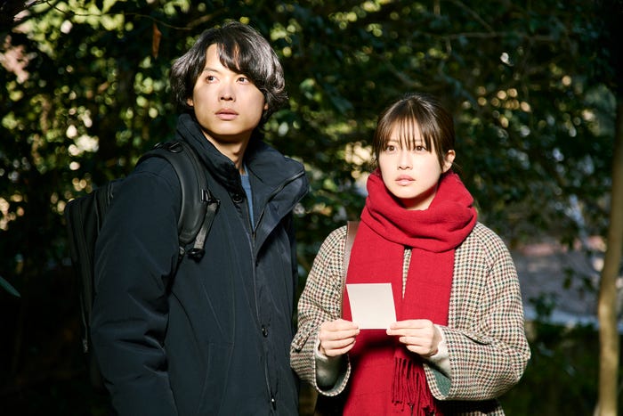 松村北斗、今田美桜(C)2026「白鳥とコウモリ」製作委員会