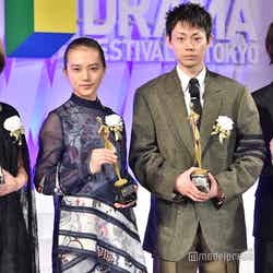 「東京ドラマアウォード2019」授賞式に登壇した（左から）黒木華、清原果耶、菅田将暉、横浜流星 （C）モデルプレス