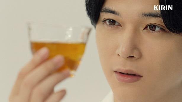 吉沢亮 満島ひかりも 生 のおいしさを実感 キリン 生茶 ほうじ煎茶 新tvcmオンエア開始 モデルプレス 吉沢亮 満島ひかりも 生 のおいしさを実感 キリン 生茶 ほうじ煎茶 新tvcmオンエア開始 モデルプレス