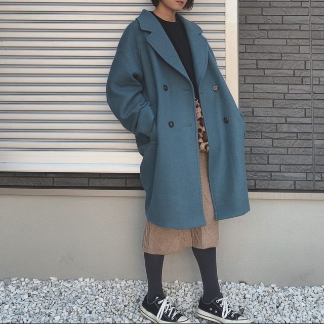 冬のスニーカー通勤 何着て行く きれいめ感をプラスしたオフィスカジュアル10選 モデルプレス