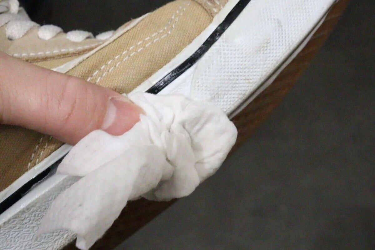 ダイソー　スニーカークリーナー　使用例