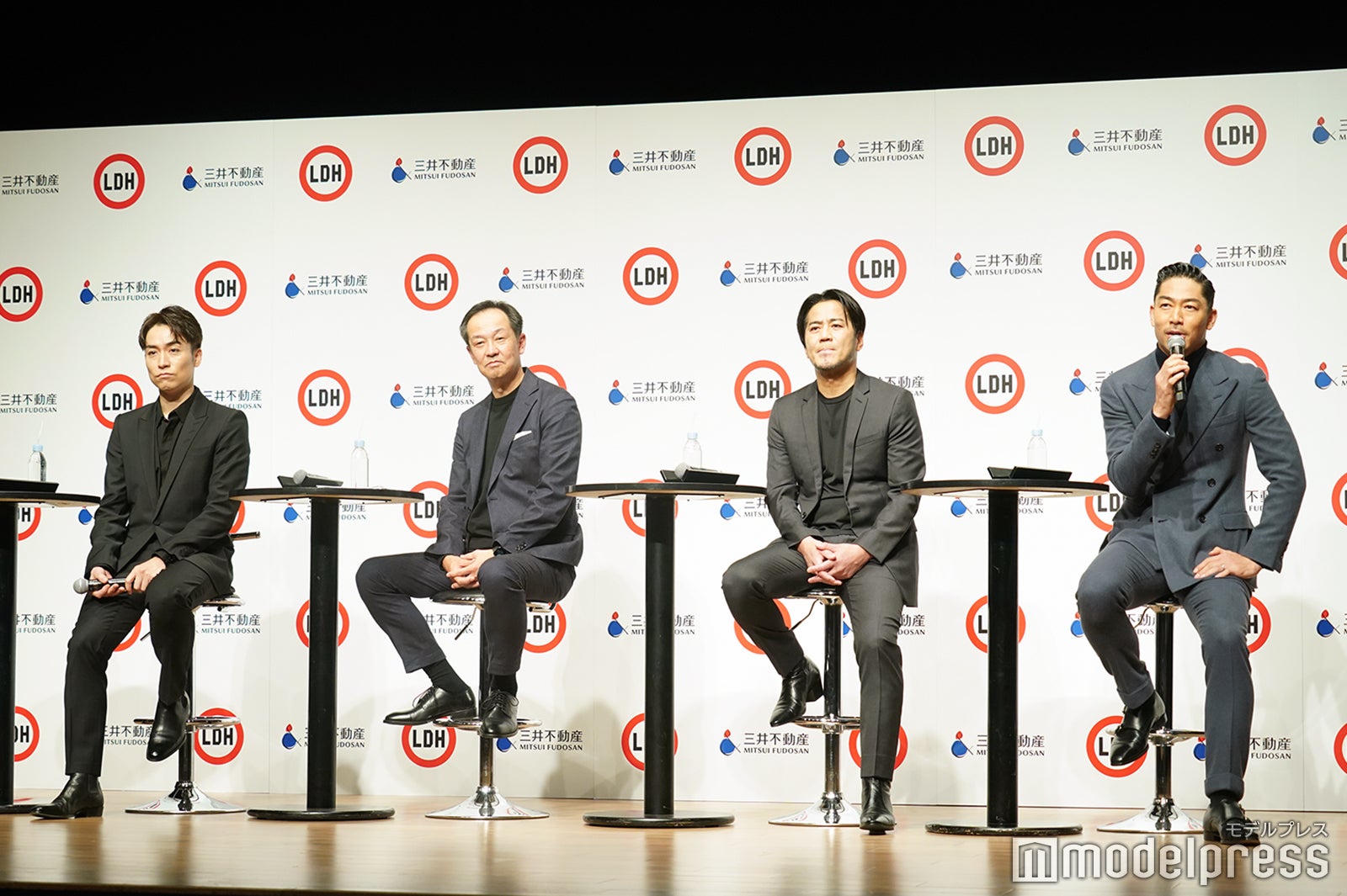 （左から）EXILE TETSUYA、三井不動産若林常務、EXILE HIRO、EXILE AKIRA（C）モデルプレス