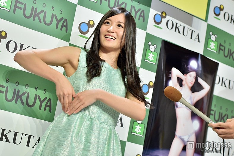 “うっとり美乳”の秘訣！マッサージ法を紹介する上西恵