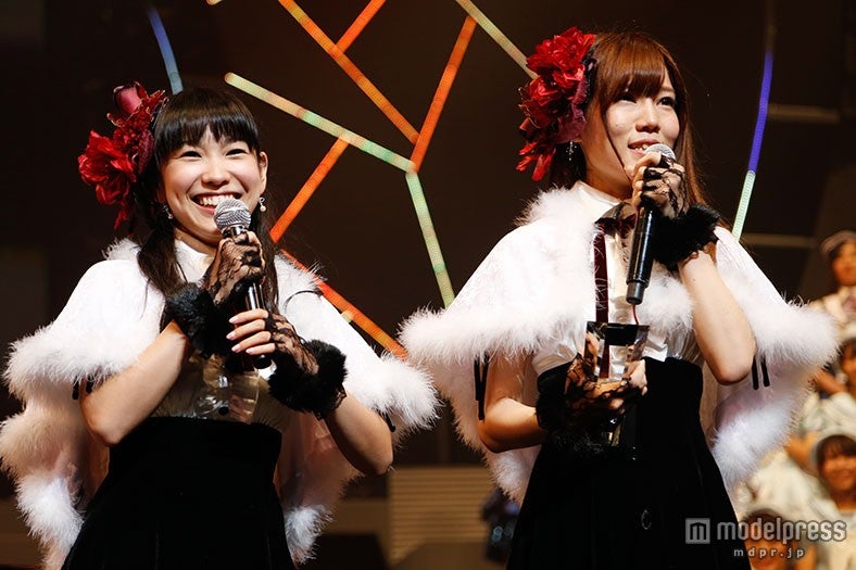 昨年の1位「あなたとクリスマスイブ」表彰式（C）AKS