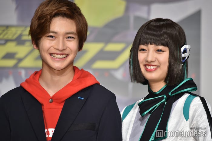 高橋文哉、鶴嶋乃愛 (C)モデルプレス