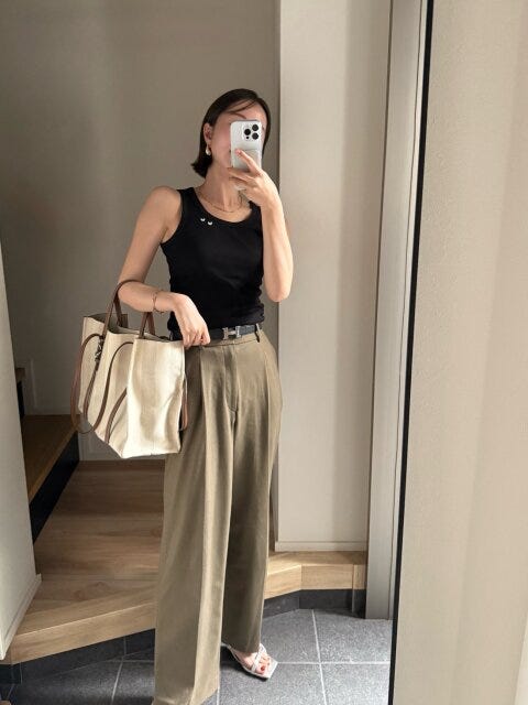 ブラックスタイル：ワイドパンツを合わせてスタイリッシュコーデ