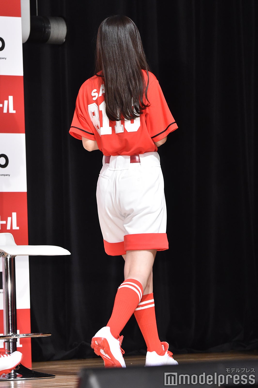 齋藤飛鳥の後ろ姿（C）モデルプレス