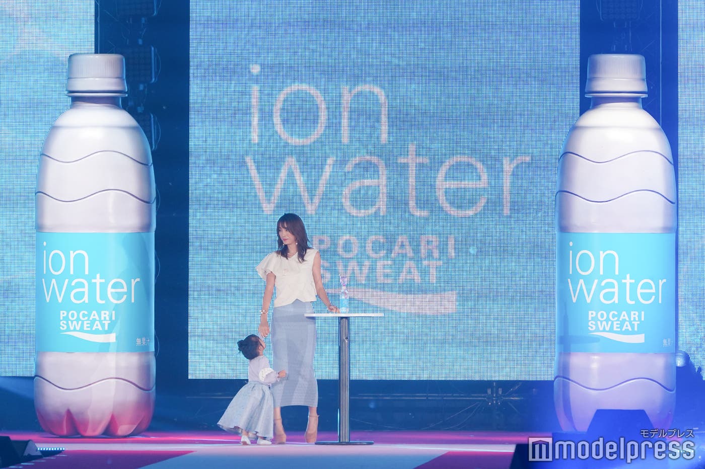 イオンウォーターのステージに登場(C)モデルプレス