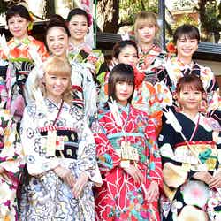 1列目左から：Ami、藤井夏恋、Aya／2列目左から：坂東希、YURINO、佐藤晴美／3列目左から：中島美央、川本璃、MIYUU （C）モデルプレス
