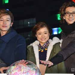 東京・台場で行われたイルミネーションの点灯式に参加した（左から）佐藤健、大原櫻子、三浦翔平