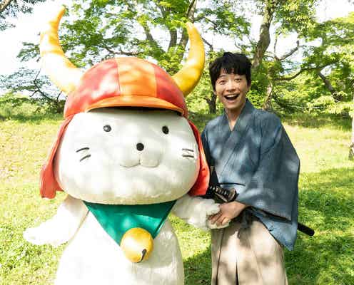 星野源、ひこにゃんと固い握手 オフショット独占公開<引っ越し大名!>