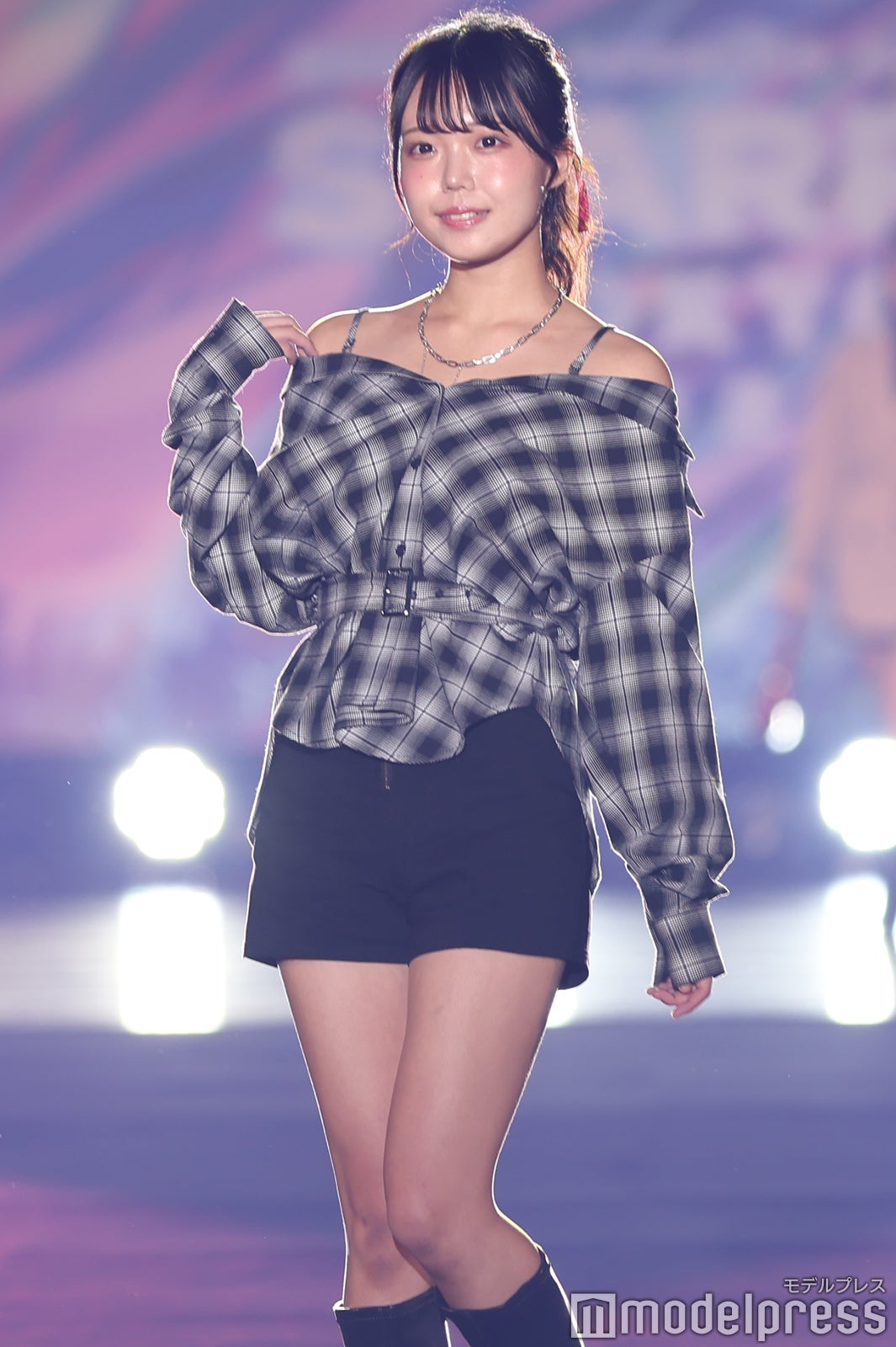 榛名うい、オフショルから美デコルテ輝く【STARRZ TOKYO 2025】