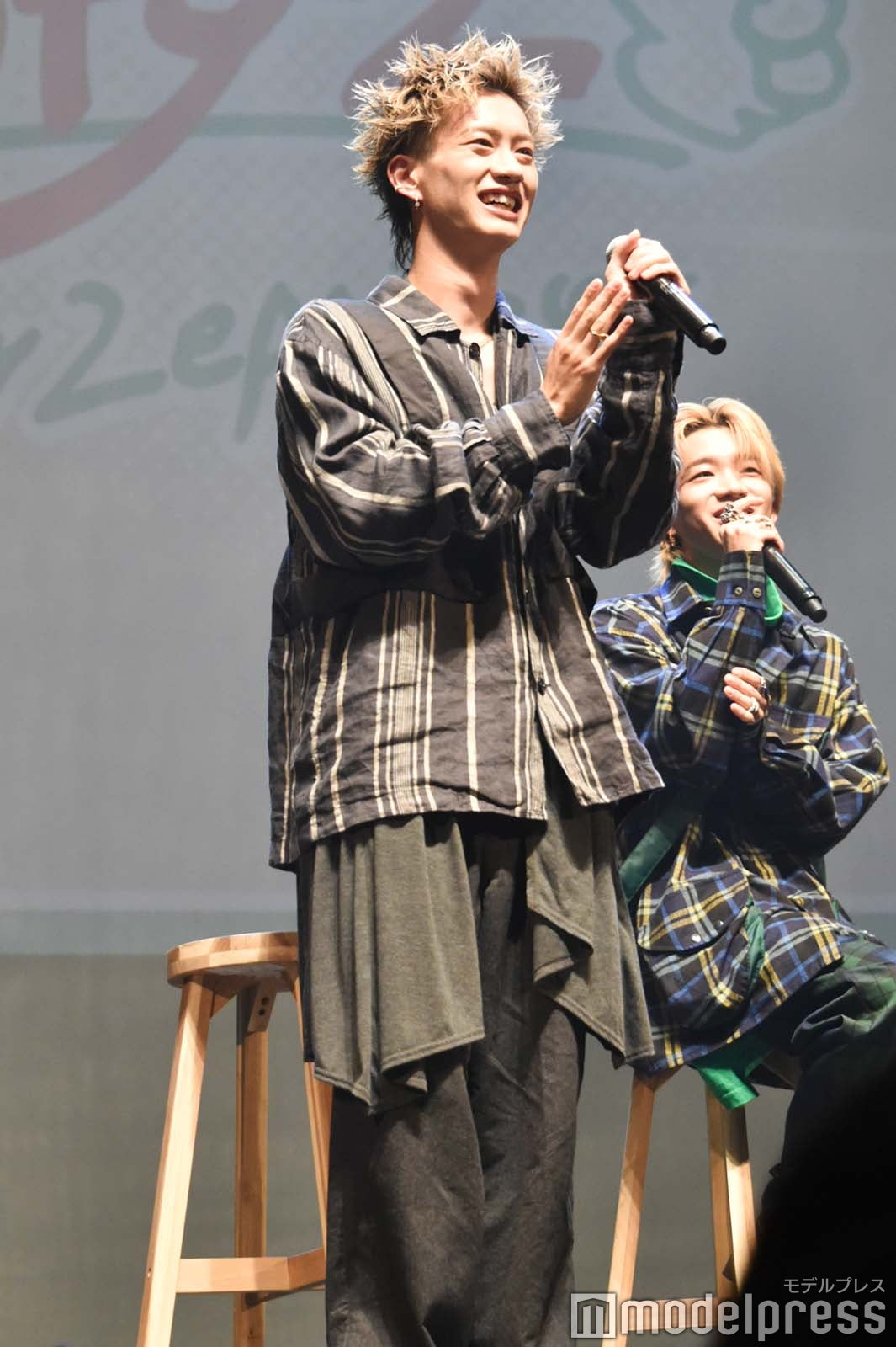 観客へ自身のバースデーソングを歌ってほしいとお願いする森英寿（C）モデルプレス