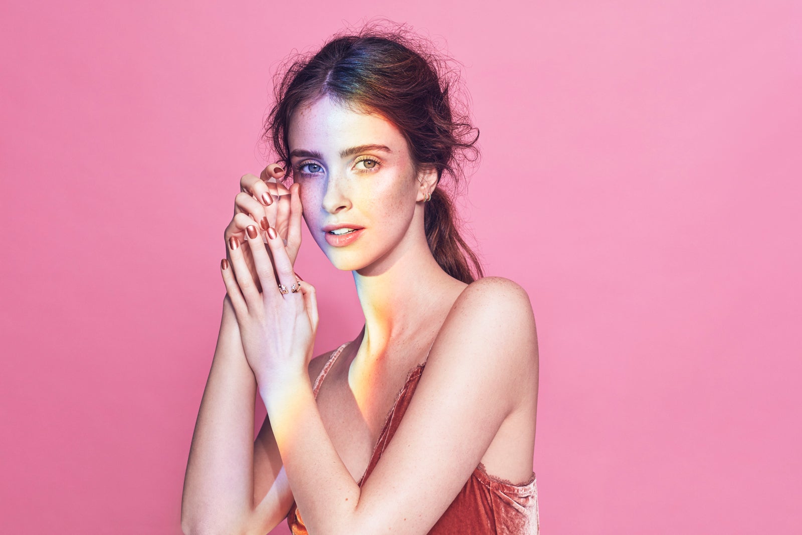 日々の疲れをネイルカラーで癒して／画像提供：NAILS INC