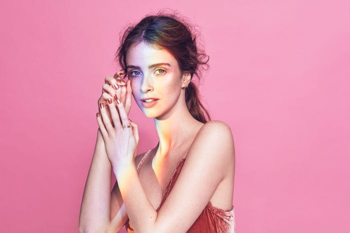 日々の疲れをネイルカラーで癒して/画像提供:NAILS INC