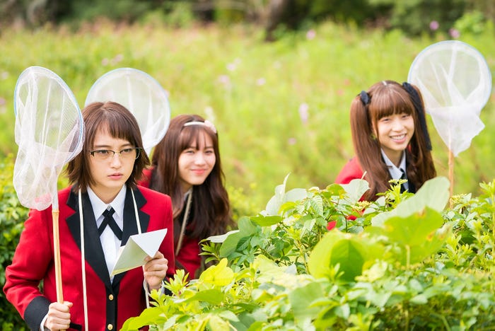 (左から)萩原みのり、秋田汐梨、森川葵/「賭ケグルイ双」第7話・第8話より (C)河本ほむら・尚村透・斎木桂/SQUARE ENIX(C)2021 ドラマ「賭ケグルイ双」製作委員会