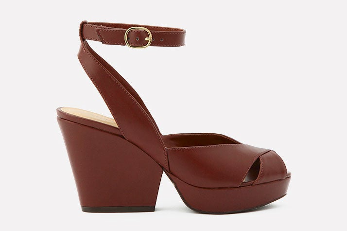 アンクルストラッププラットフォーム「CHARLES & KEITH」3,726円（税込）／画像提供：CHARLES & KEITH OFFICIAL ONLINE STORE