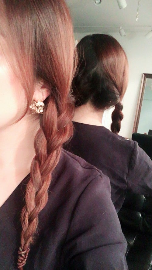 二つに分けてみつあみヘア