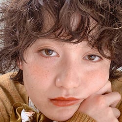 くるくるヘアが21年流 カール強めパーマ に挑戦しよう モデルプレス