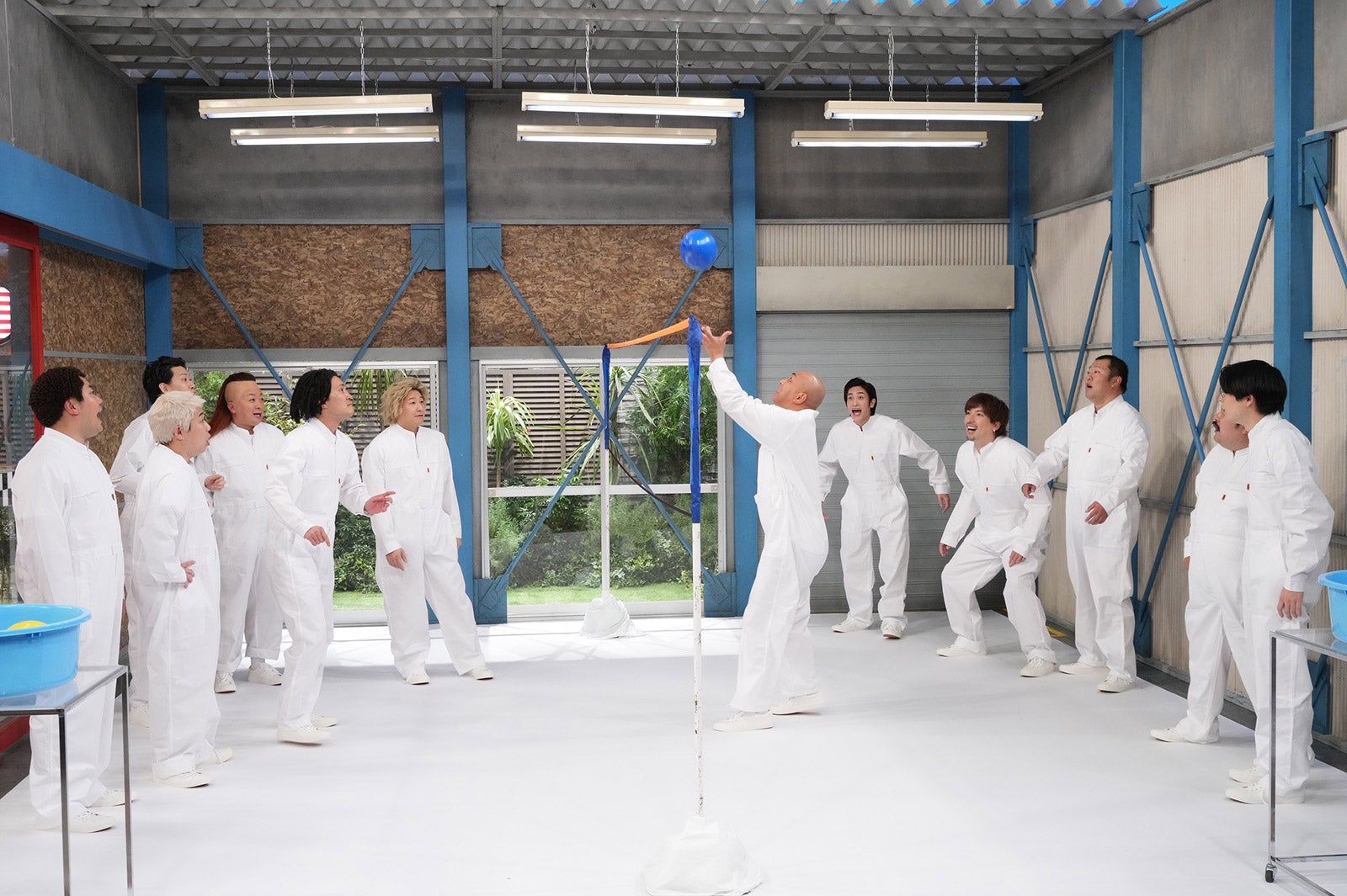 「KagiWGP」（左から）岡部大、せいや、菊田竜大、粗品、松尾駿、長田庄平、長谷川雅紀、兼近大樹、りんたろー。、とにかく明るい安村、鈴木もぐら、水川かたまり（C）フジテレビ