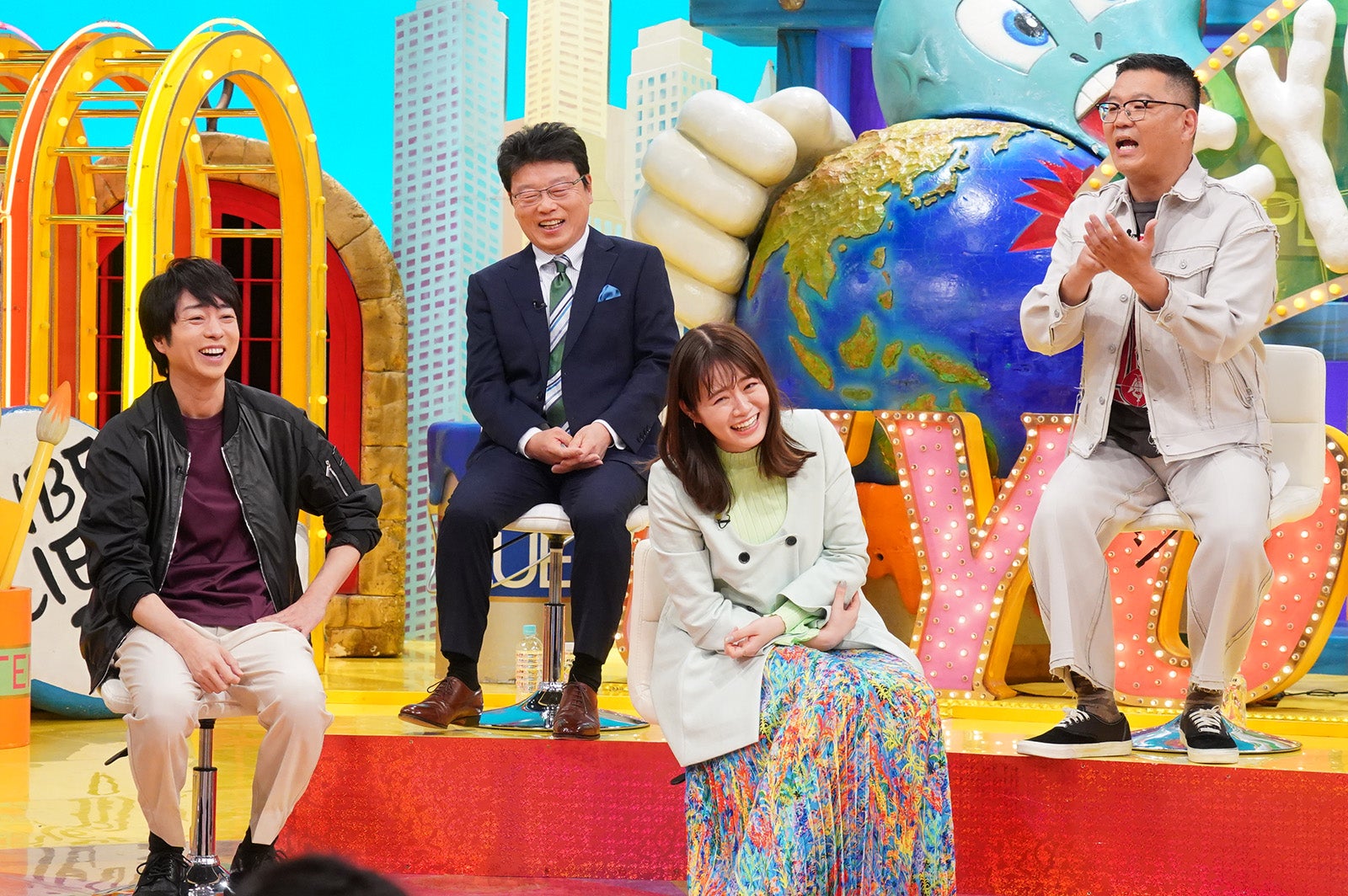 （左から）櫻井翔、北村晴男弁護士、山崎怜奈、長谷川忍 （C）日本テレビ