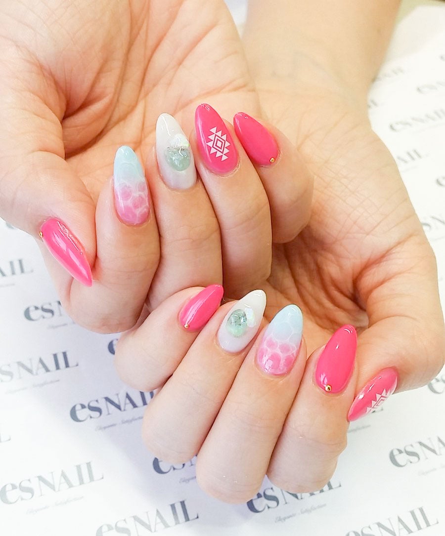 ラグーン柄をポイントに／画像提供：esNAIL