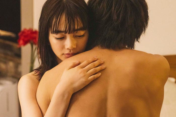 見上愛、佐藤大樹/「liar」第2話より (C)MBS/TBS