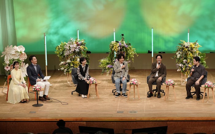 浜辺美波、神木隆之介、前原滉、前原瑞樹ら(C)NHK