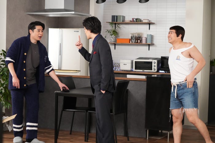 (左から)吉村崇、粗品、長田庄平(C)フジテレビ