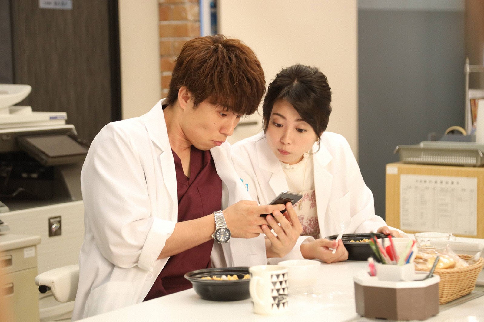 中尾明慶・志田未来／「監察医 朝顔」第4話より（C）フジテレビ