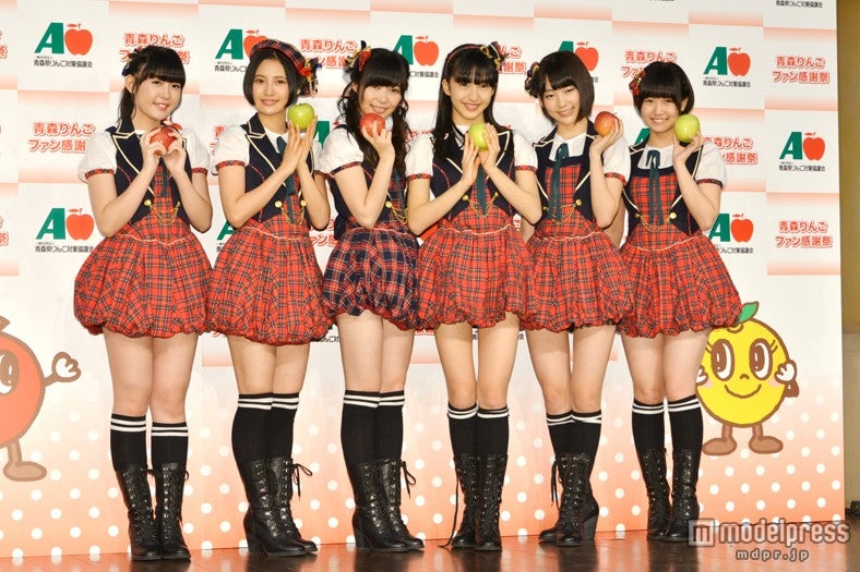 HKT48（左から：多田愛佳、兒玉遥、指原莉乃、田島芽瑠、宮脇咲良、朝長美桜）