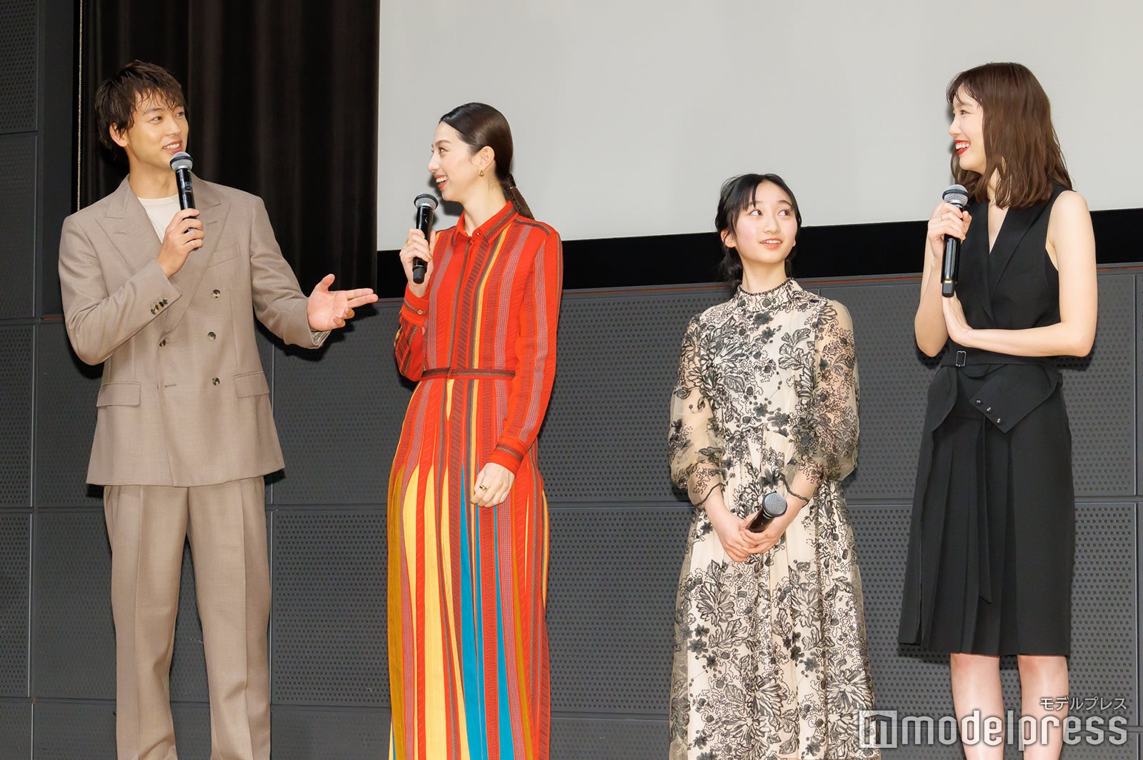 竹内涼真、中条あやみ、横溝菜帆、飯豊まりえ（C）モデルプレス