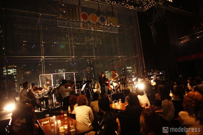 「MTV Unplugged」に出演したBENI