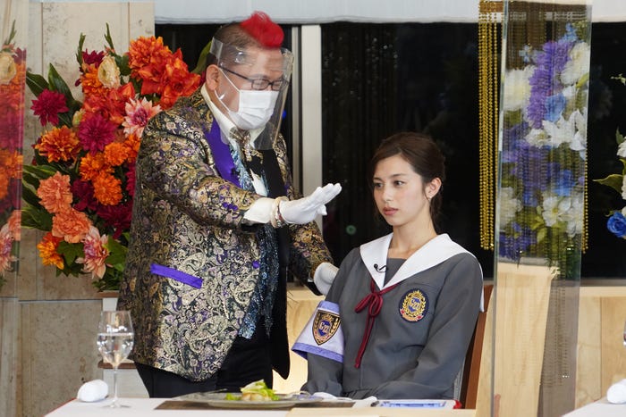 (右)中条あやみ(C)日本テレビ