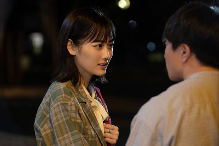 山下美月、濱田岳「じゃない方の彼女」第2話より (C)「じゃない方の彼女」製作委員会