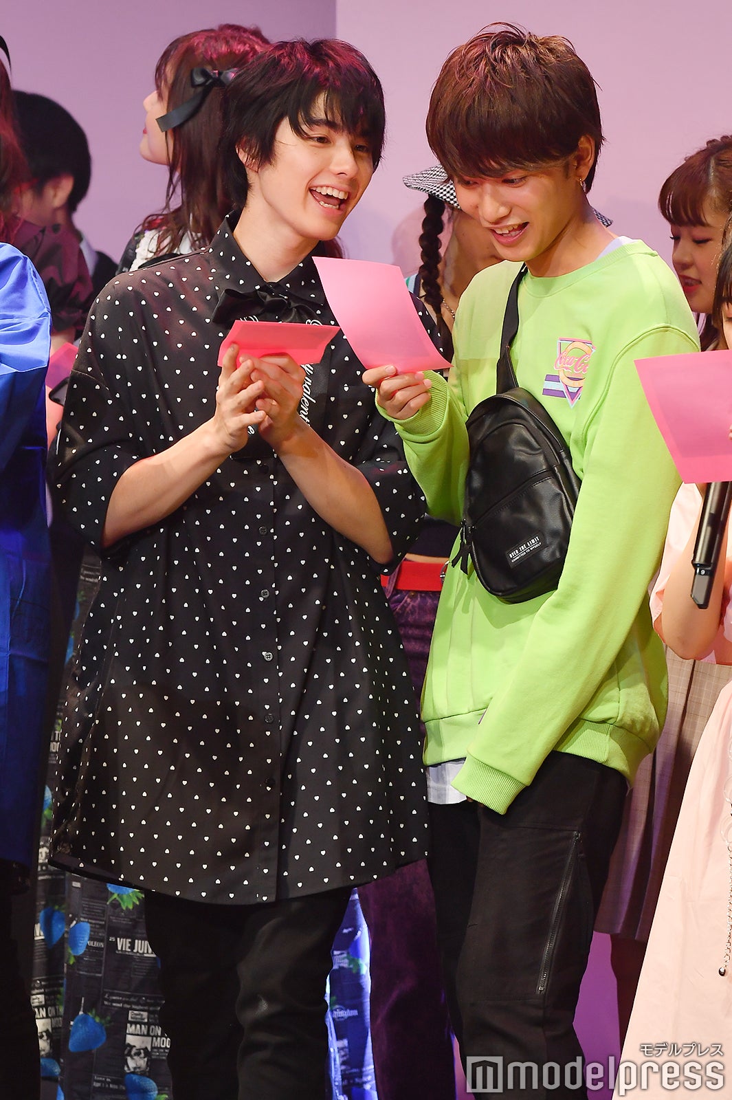 「パプリカ」を歌う本田響矢、那須泰斗 （C）モデルプレス