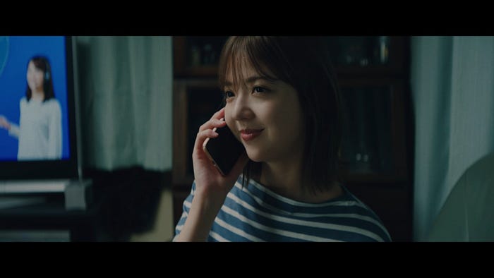 乃木坂46「泥だらけ」Music Videoより (提供写真)